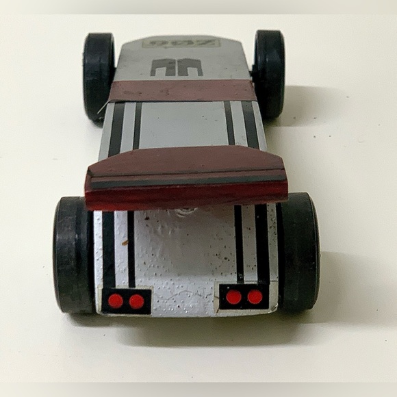 1985 Vintage Hand Crafted Homemade Pinewood Derby Race Car - Picture 3 of 11